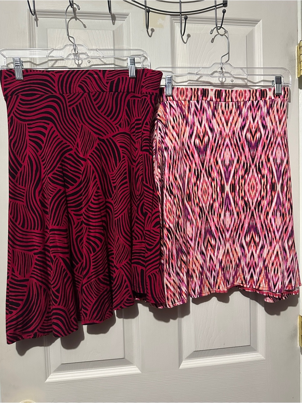 2 mid length knee skirts XL Women's colorful Pattern stretchy casual Skirts